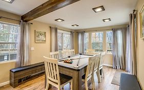 Updated Cobbly Nob Resort Home With Hot Tub!